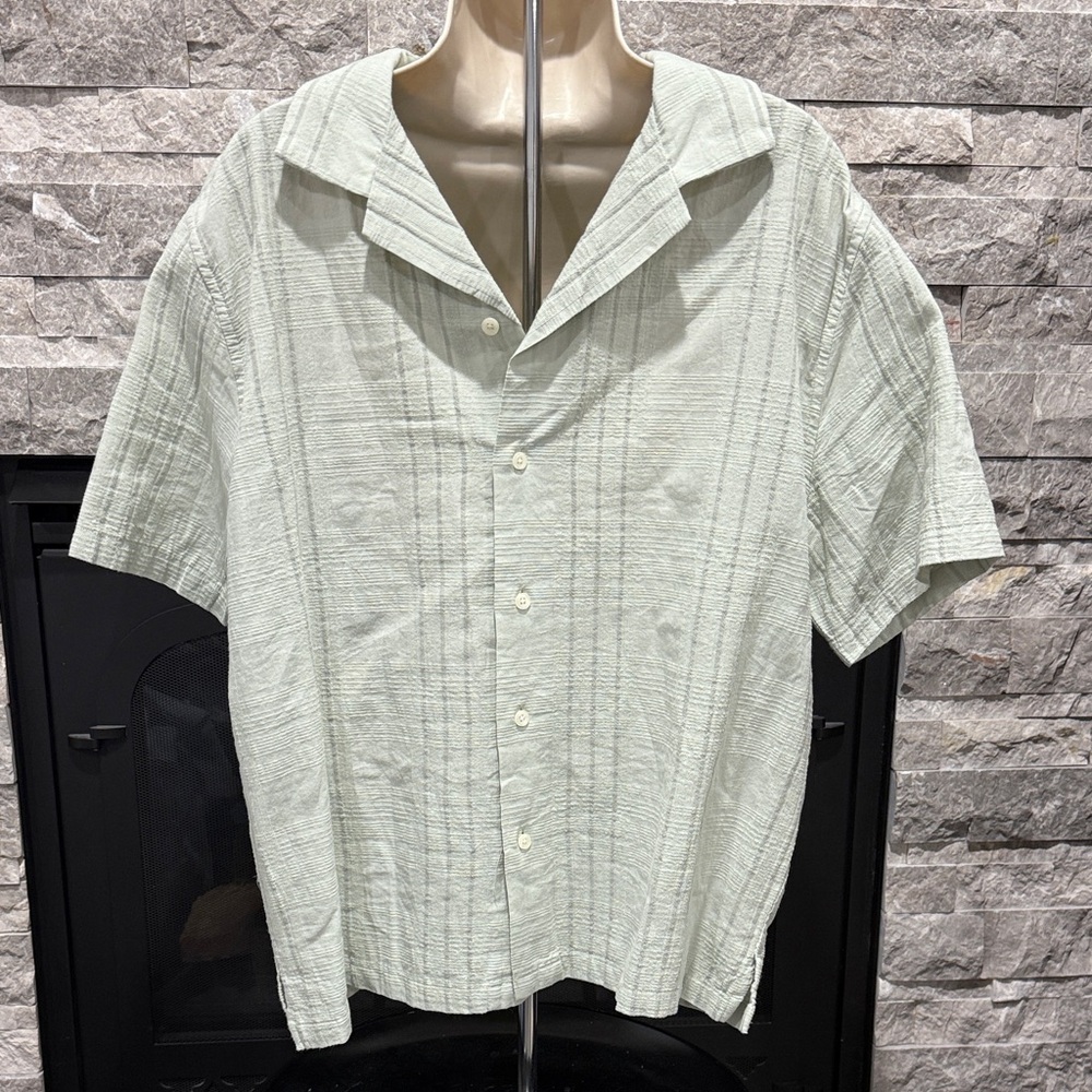 Abercrombie & Fitch Light Green Resort Button Down Shirt